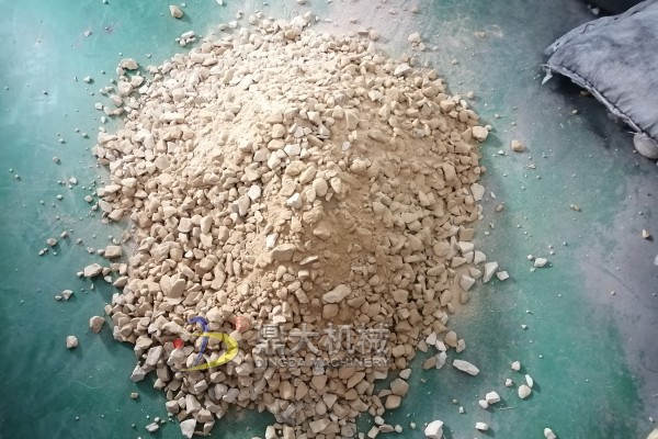 對輥制砂機試機現(xiàn)場